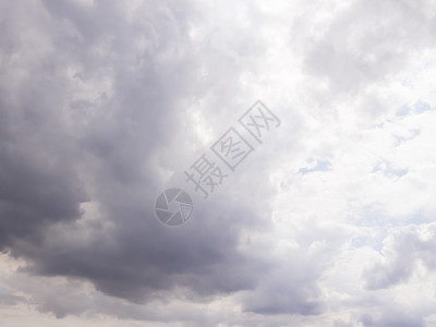 美丽的灰色天空和灰色云朵代表着天空和云层概图片