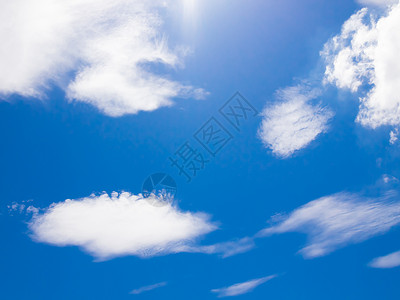 美丽的云彩与蓝天图片