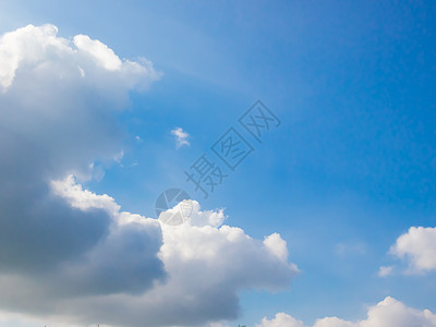 美丽的蓝天和云团图片