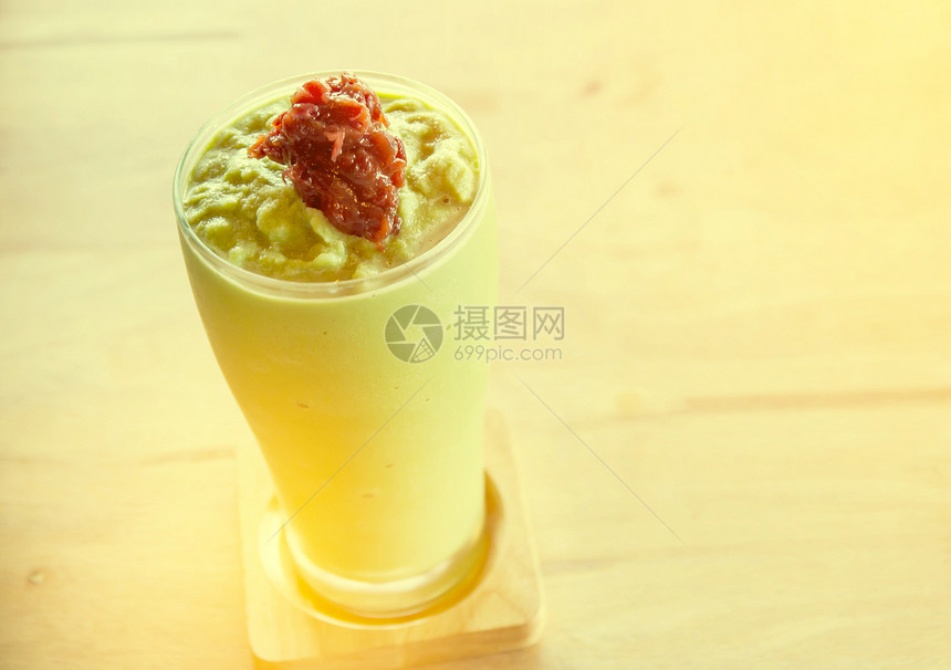 绿色茶泡冰淇淋图片