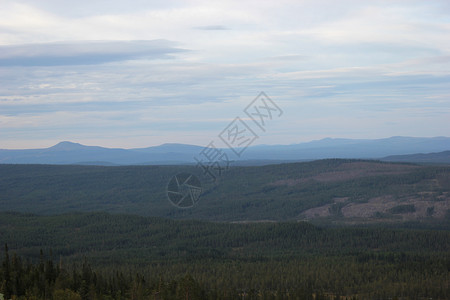 从Njupeskar上方的山丘观察Fulufjall图片