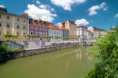 卢布尔雅那旧城的多彩建筑位于斯洛文尼亚卢布尔雅那Ljub图片