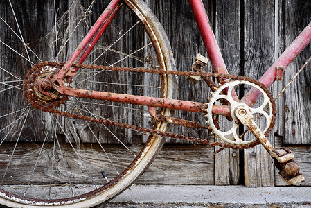 老旧自行车链条关闭图片