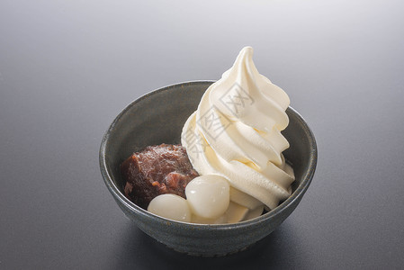 日本的美味甜点和软奶油图片