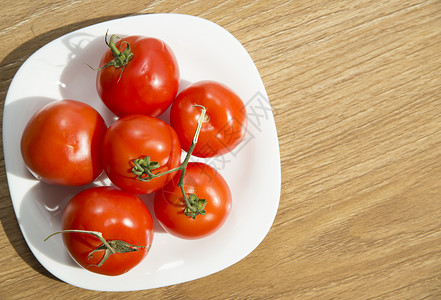 鲜红西番茄在图片