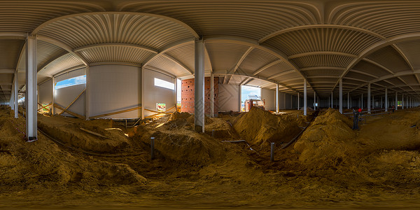 室内施工现场低层球面全景与沙子填充和未完成的通信管道建设图片