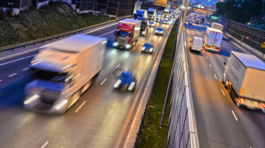 夜间前波兰六道车控图片