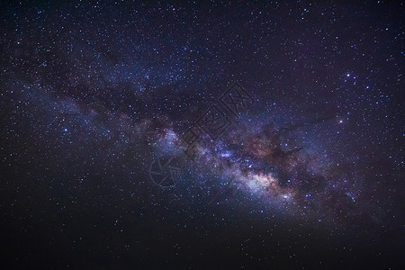 夜空中的银河长时间曝光的照片带灰色图片