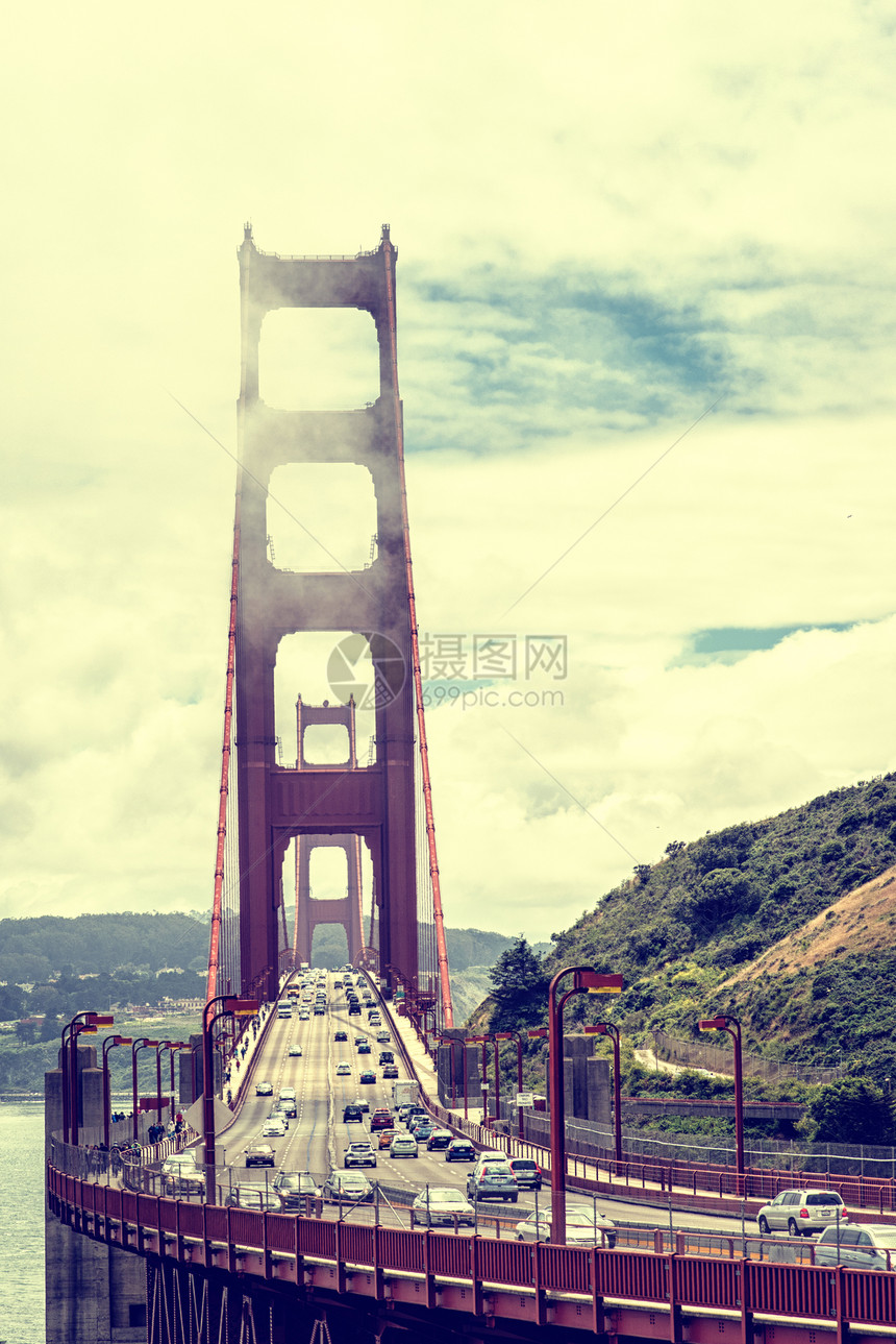 金门桥雾中交通的金门大桥美国加利福图片
