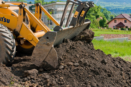 使用挖掘机JCB卡车或卡车等重型机械进行土方工程用重型机械改进土地总图片