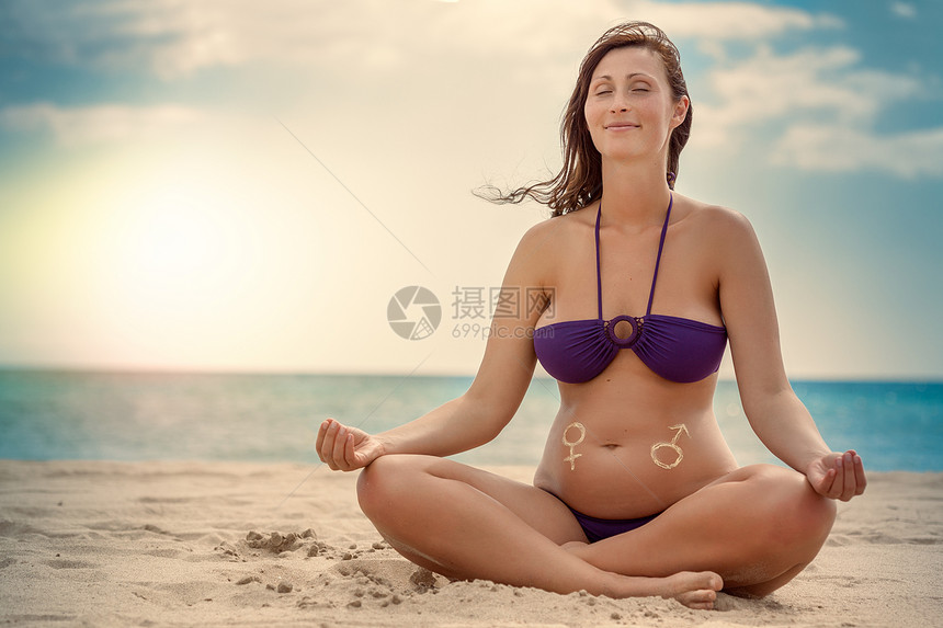 女放松孕妇做瑜伽诅咒图片