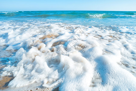 热带海滩背景是沙子和海浪微距拍摄图片