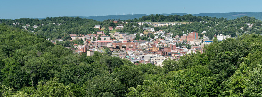 西弗吉尼亚大学校园的MorgantownWV和WestVirginia大学市中心区景象图片