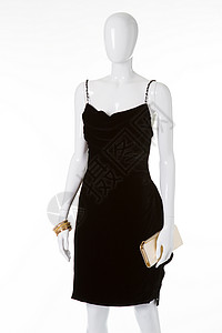 白色模特儿上的黑天鹅绒礼服女商店的展示品金饰背景图片