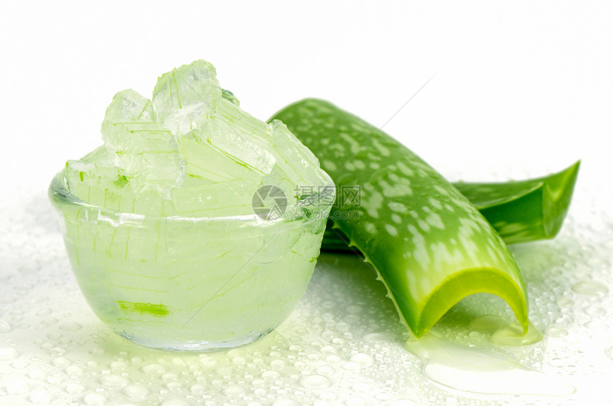 AloeVeraGel与Aloe叶子在白背景上Vera凝胶几乎用于食品医图片