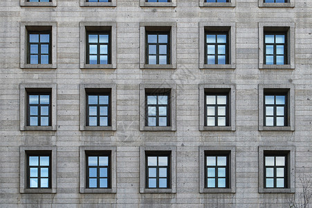 西班牙马德里一栋大楼的窗图片