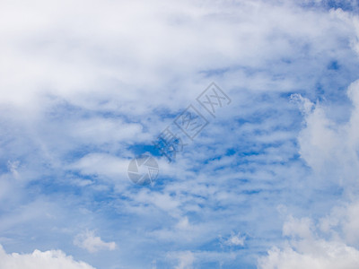 晴朗的蓝天白云背景图片