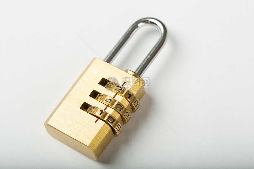 木板上的密码锁密码图片