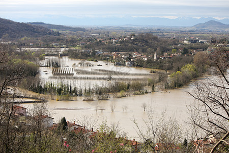 Vipava河边小背景图片