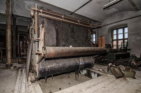 纺纱厂的旧织机图片