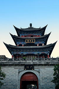 五华楼是云南大理镇的标志建筑图片