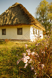 传统的乌克兰农村小屋图片