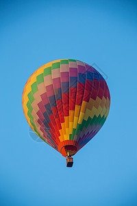 高空中的热气球图片
