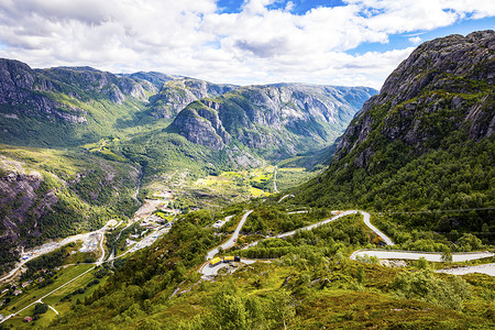 挪威Lysefjorden尽头通往Lysebottn的戏剧山路图片