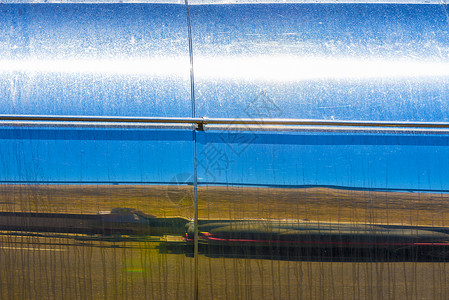 油罐车的弯曲金属表面图片