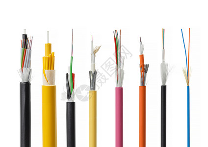 在白色背景上隔离的光纤电缆的集合图片