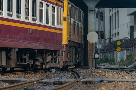 曼谷火车站的铁路列车图片