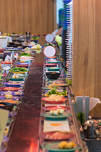 日本餐馆寿司传送机图片