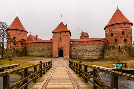 特拉凯岛的城堡是立陶宛最受欢迎的旅游目的地之一图片