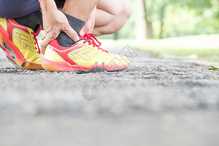 损伤慢跑时脚踝疼痛图片