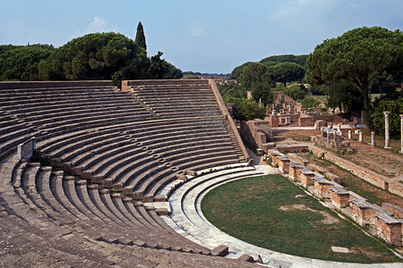 罗马剧院的废墟图片