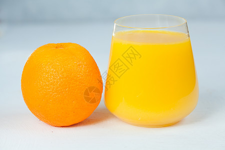 美味新鲜的果汁橙汁在图片