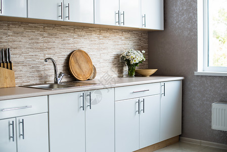 新的明亮白色厨房家居装饰家具和日图片