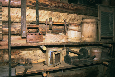 木炭桶上的创世纪老式铁图片