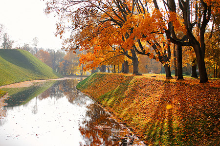 10月秋的多彩公园公园图片