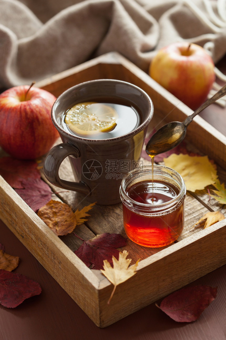 热柠檬蜂蜜茶变暖的茶饮料围巾图片