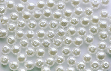 白色背景上的白色珍珠图片
