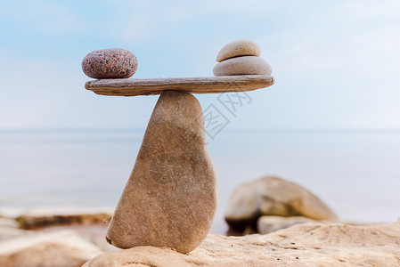 在石头上平衡鹅卵石高清图片