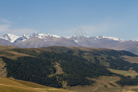 哈萨克斯坦高山原地的山图片