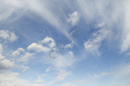 蓝天上的卷云图片
