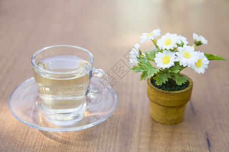 健康的草药茶以木图片