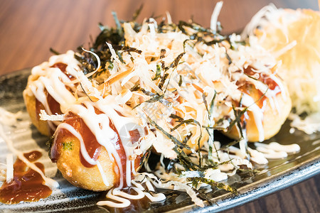 鱿鱼球或Takoyaki日本食图片