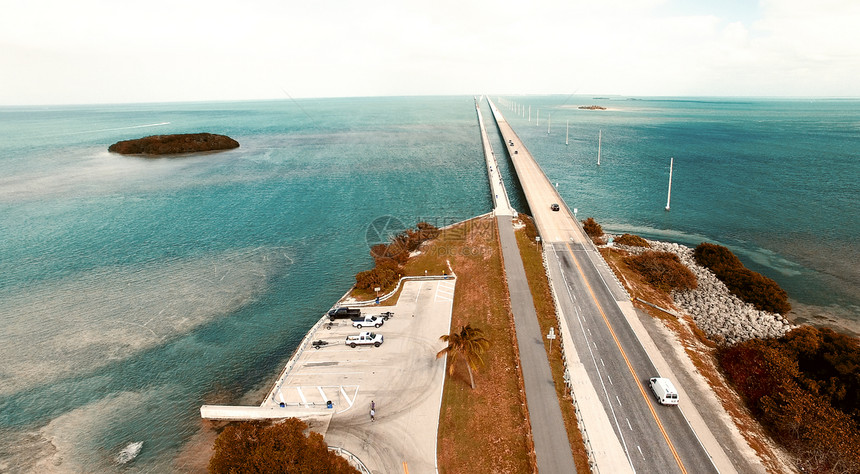 离岸高速公路上的绿石水和桥佛罗里达图片