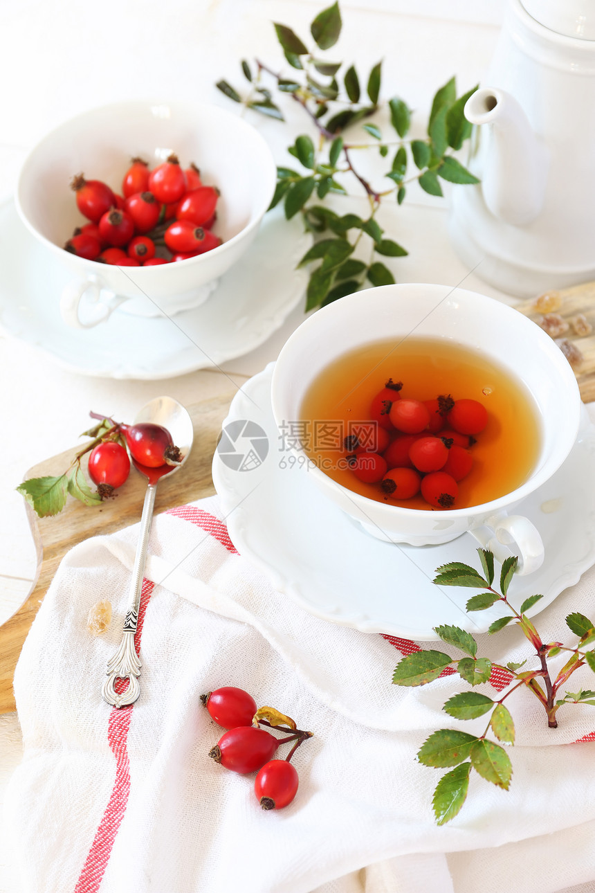 玫瑰果茶和浆果健康提取物图片