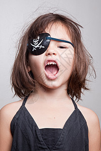 一个小女孩海盗的肖像图片