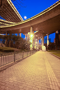 上海夜景城市高架桥空路层图片